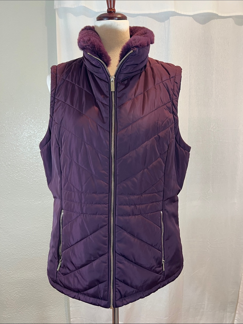 Calvin Klein Plum Quilted Faux-Fur Collar Vest. NWOT. See Measurements